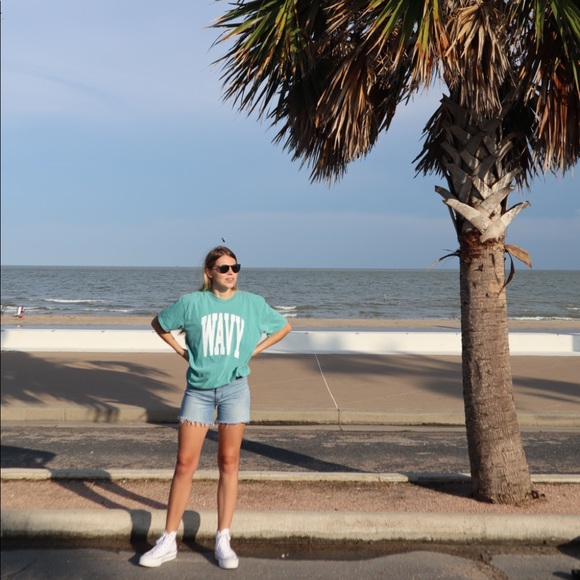 Wavy T-Shirt - Picture 5 of 6